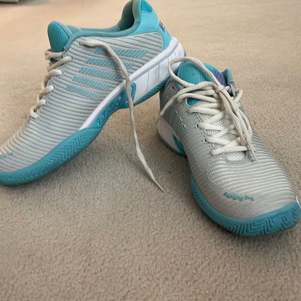 Womens k-Swiss court shoes.  Very good condition.  Not worn much.